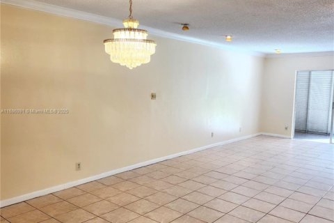 Condo in Lauderhill, Florida, 2 bedrooms  № 1696001 - photo 15