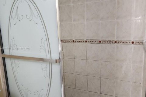 Condo in Lauderhill, Florida, 2 bedrooms  № 1696001 - photo 21