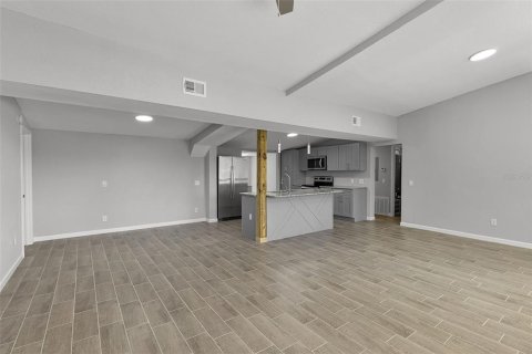 Villa ou maison à vendre à Deltona, Floride: 3 chambres, 174.1 m2 № 1847426 - photo 4