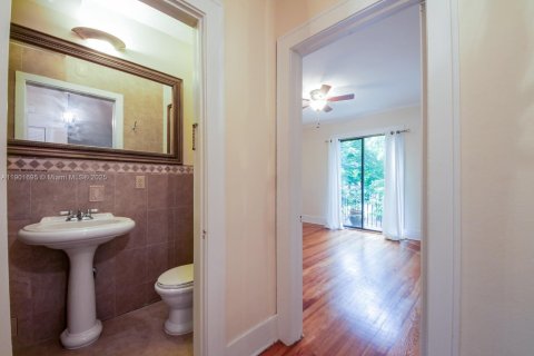 Villa ou maison à louer à Coral Gables, Floride: 3 chambres, 145.67 m2 № 1953818 - photo 10