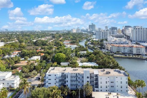 Condo in Miami Beach, Florida, 2 bedrooms № 2244309 - photo 23