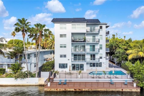 Condo in Miami Beach, Florida, 2 bedrooms № 2244309 - photo 22