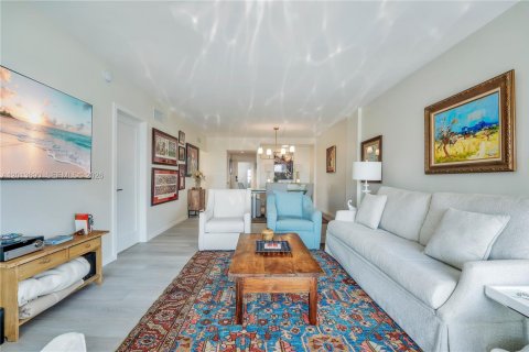 Condo in Miami Beach, Florida, 2 bedrooms № 2244309 - photo 6