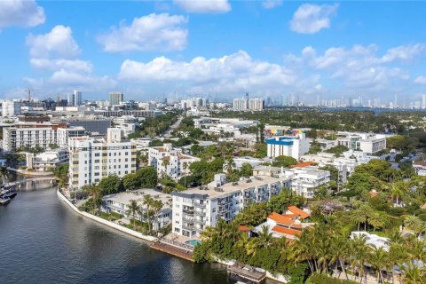 Condo in Miami Beach, Florida, 2 bedrooms № 2244309 - photo 19