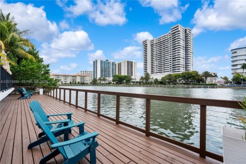 Condo in Miami Beach, Florida, 2 bedrooms  № 2244309