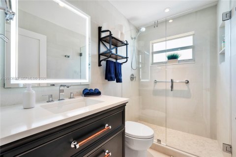Condo in Miami Beach, Florida, 2 bedrooms № 2244309 - photo 12