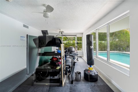 Condo in Miami Beach, Florida, 2 bedrooms № 2244309 - photo 28