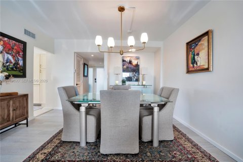 Condo in Miami Beach, Florida, 2 bedrooms № 2244309 - photo 10
