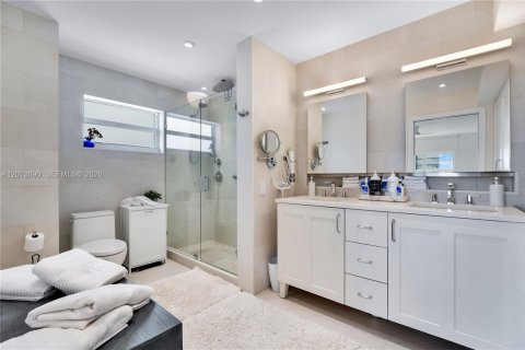 Condo in Miami Beach, Florida, 2 bedrooms № 2244309 - photo 16