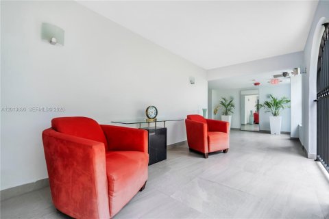 Condo in Miami Beach, Florida, 2 bedrooms № 2244309 - photo 30