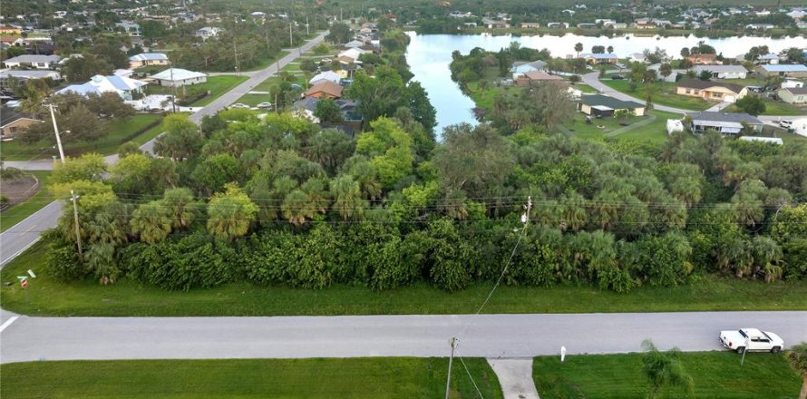 Land in Port Charlotte, Florida № 2205815