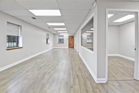 Commercial property in Jacksonville, Florida № 1582475 - photo 4