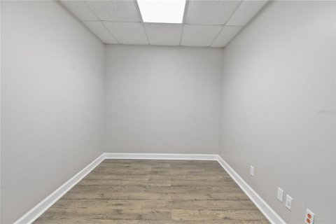 Commercial property in Jacksonville, Florida № 1582475 - photo 12