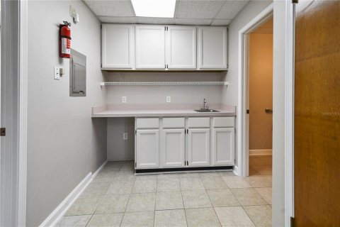 Commercial property in Jacksonville, Florida № 1582475 - photo 9