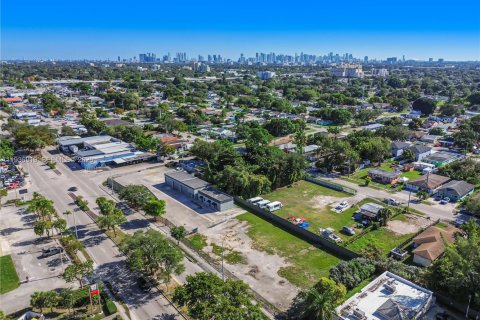 Propiedad comercial en venta en Miami, Florida № 2054893 - foto 5