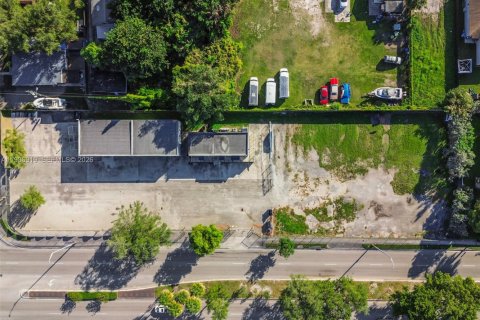 Propiedad comercial en venta en Miami, Florida № 2054893 - foto 2