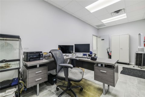 Propiedad comercial en venta en Miami, Florida № 2054893 - foto 6