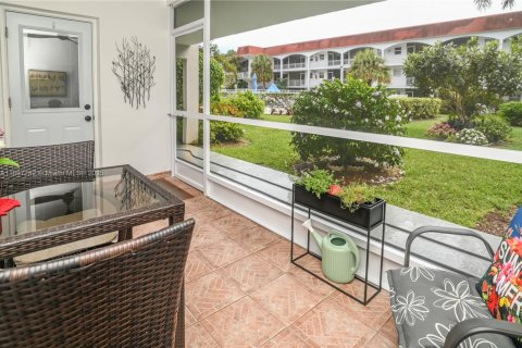 Condo in Hallandale Beach, Florida, 2 bedrooms № 1949644 - photo 5