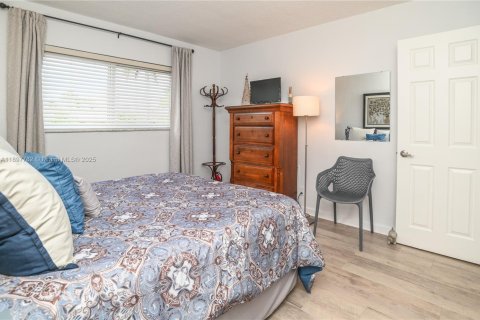 Condo in Hallandale Beach, Florida, 2 bedrooms № 1949644 - photo 28