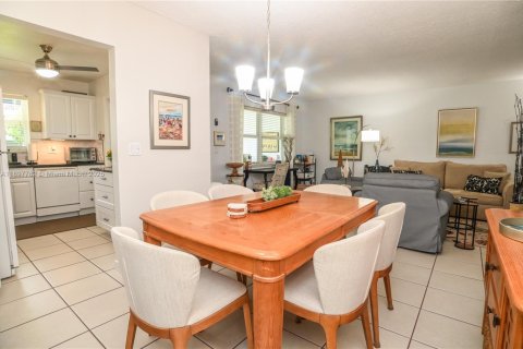 Condo in Hallandale Beach, Florida, 2 bedrooms № 1949644 - photo 18