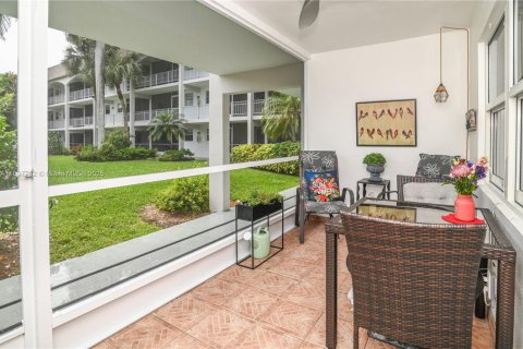 Condo in Hallandale Beach, Florida, 2 bedrooms № 1949644 - photo 6
