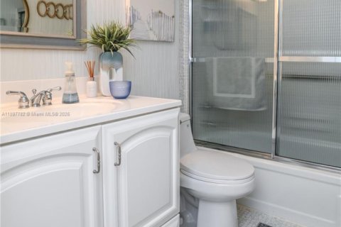 Condo in Hallandale Beach, Florida, 2 bedrooms № 1949644 - photo 22
