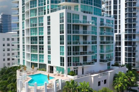 Condo in Fort Lauderdale, Florida, 3 bedrooms  № 52680 - photo 1