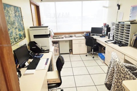 Propiedad comercial en venta en Miami, Florida № 2028144 - foto 23
