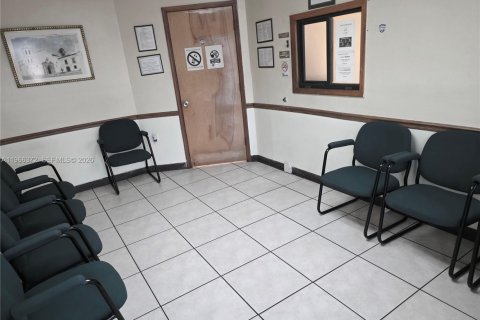 Propiedad comercial en venta en Miami, Florida № 2028144 - foto 20