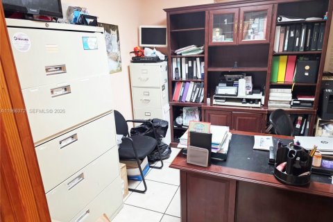 Propiedad comercial en venta en Miami, Florida № 2028144 - foto 26