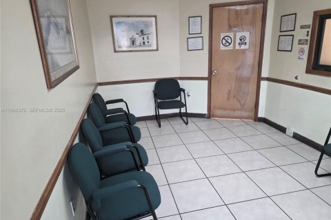 Propiedad comercial en venta en Miami, Florida № 2028144 - foto 19