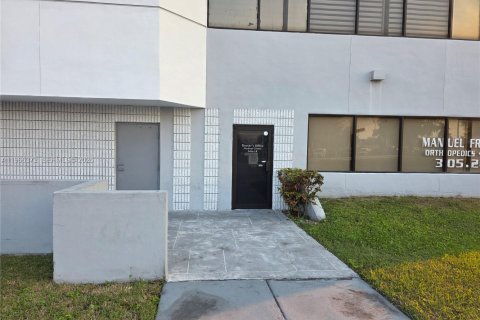 Propiedad comercial en venta en Miami, Florida № 2028144 - foto 6