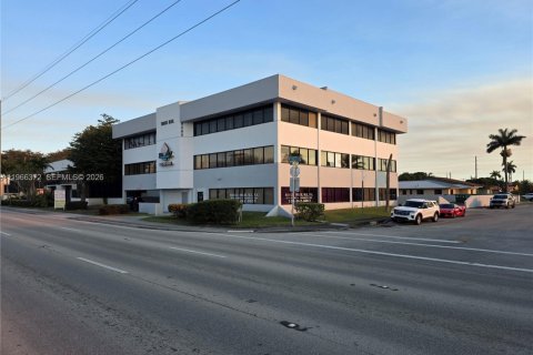 Propiedad comercial en venta en Miami, Florida № 2028144 - foto 2