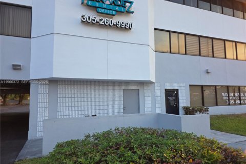 Propiedad comercial en venta en Miami, Florida № 2028144 - foto 7