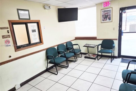 Propiedad comercial en venta en Miami, Florida № 2028144 - foto 21