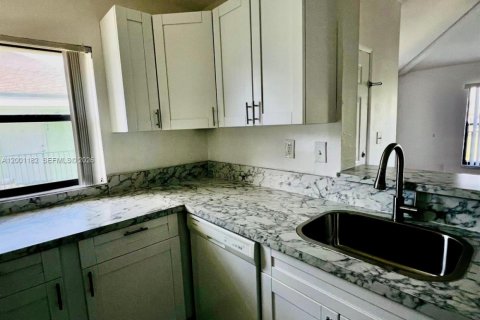 Снять в аренду квартиру в Санрайз, Флорида 1 спальня, 55.28м2, № 2065214 - фото 2