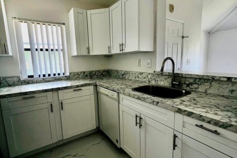 Снять в аренду квартиру в Санрайз, Флорида 1 спальня, 55.28м2, № 2065214 - фото 3