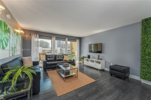Condominio en alquiler en Sunny Isles Beach, Florida, 1 dormitorio, 92.9 m2 № 1937689 - foto 12