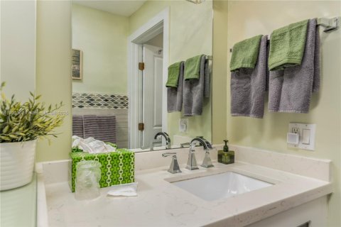 Condominio en alquiler en Sunny Isles Beach, Florida, 1 dormitorio, 92.9 m2 № 1937689 - foto 7