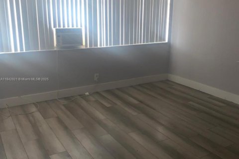 Condominio en venta en North Miami Beach, Florida, 1 dormitorio, 73.39 m2 № 1940390 - foto 8