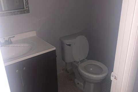 Condominio en venta en North Miami Beach, Florida, 1 dormitorio, 73.39 m2 № 1940390 - foto 9