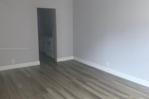 Condominio en venta en North Miami Beach, Florida, 1 dormitorio, 73.39 m2 № 1940390 - foto 5