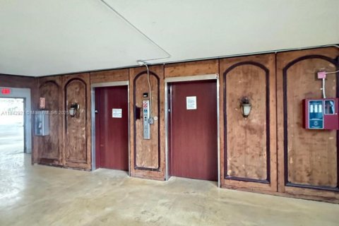 Condominio en venta en North Miami Beach, Florida, 1 dormitorio, 73.39 m2 № 1940390 - foto 16