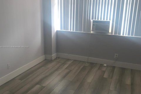 Condominio en venta en North Miami Beach, Florida, 1 dormitorio, 73.39 m2 № 1940390 - foto 7