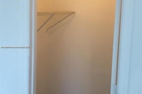 Condo in Miami, Florida, 2 bedrooms  № 1952664 - photo 8
