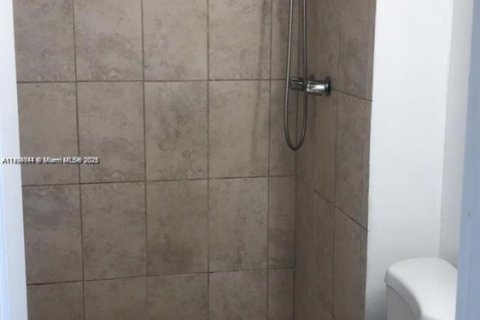 Condo in Miami, Florida, 2 bedrooms  № 1952664 - photo 12