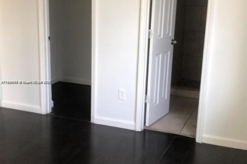 Condo in Miami, Florida, 2 bedrooms  № 1952664 - photo 10
