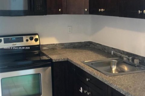 Condo in Miami, Florida, 2 bedrooms  № 1952664 - photo 2