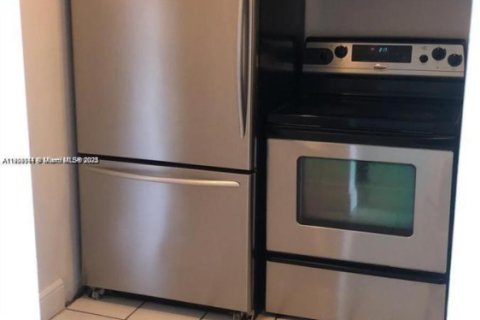Condo in Miami, Florida, 2 bedrooms  № 1952664 - photo 3