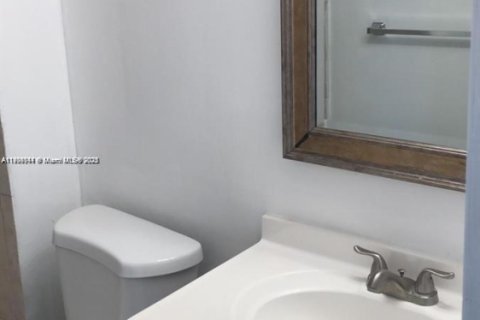 Condo in Miami, Florida, 2 bedrooms  № 1952664 - photo 11
